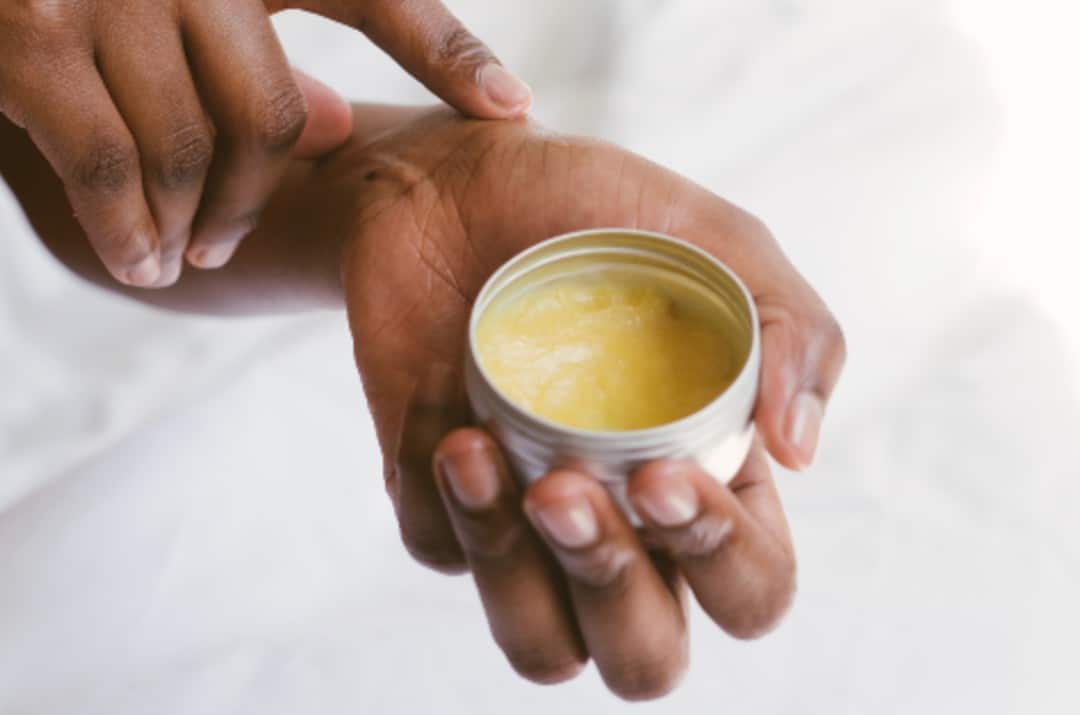 bitter Nutteloos Bezighouden How to Use Jojoba Oil for Hair & Skin Care | CBDMEDIC™