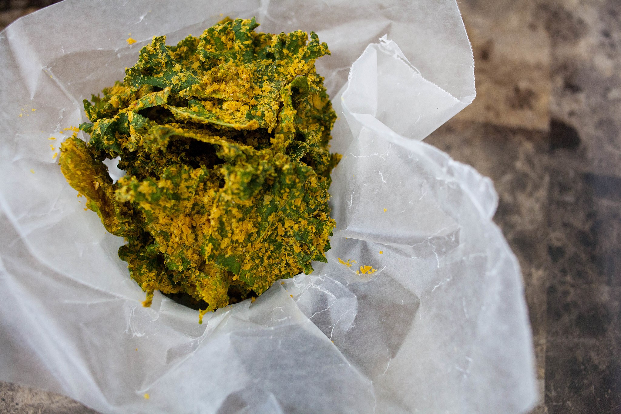kale chips with nutritional yeast